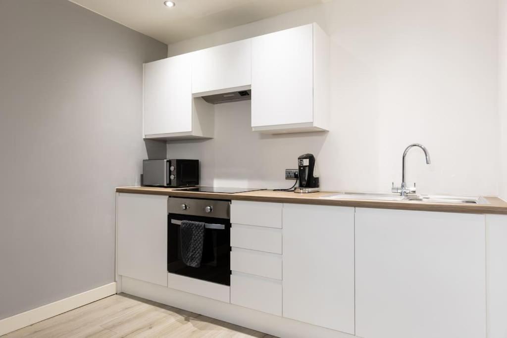 2 Bed Apartment With Pool Table แบรดฟอร์ด ภายนอก รูปภาพ