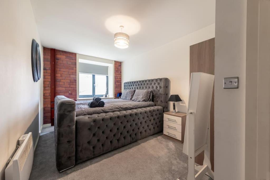 2 Bed Apartment With Pool Table แบรดฟอร์ด ภายนอก รูปภาพ