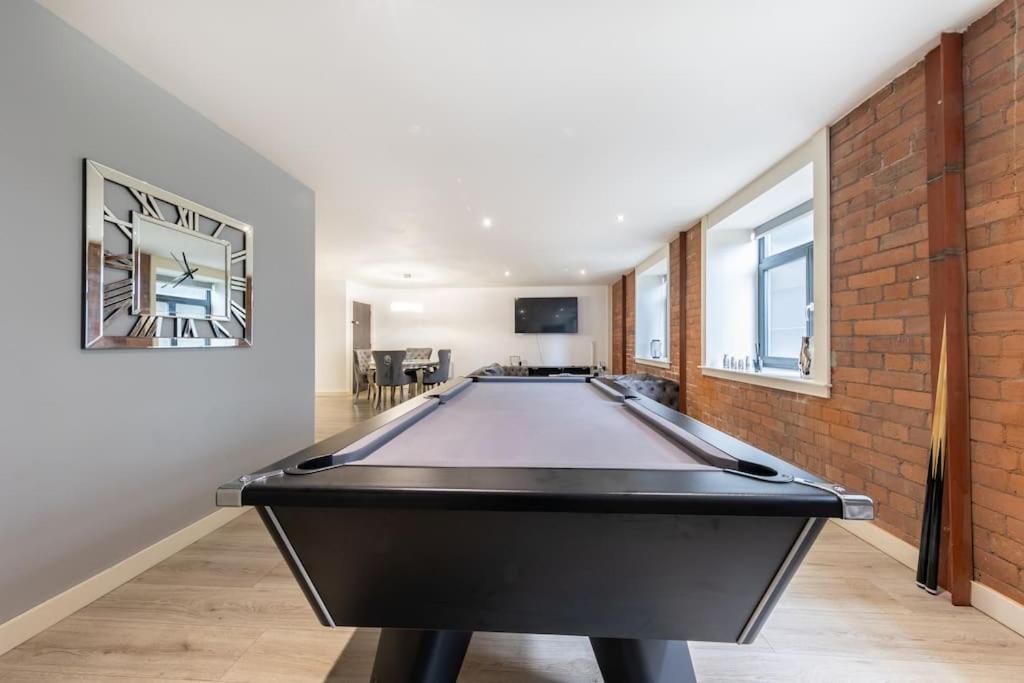 2 Bed Apartment With Pool Table แบรดฟอร์ด ภายนอก รูปภาพ